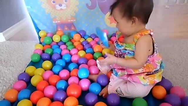 200 Mini Ball Pit Play and Learn Colors For Babies Toddlers and Kids смотреть онлайн