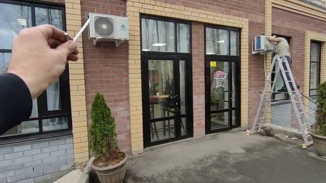 Конденсат кондиционера поливает елочку