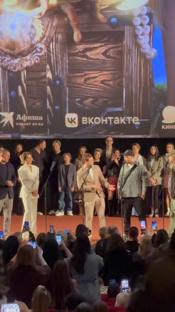 ОТ СЛОВА ПАЦАНА ДО ДЕТСКИХ СКАЗОК 😨 КОЛОГРИВЫЙ ДЕЛИТСЯ РАДОСТЬЮ 💕 #сокровищагномов #премьера #шоу смотреть онлайн