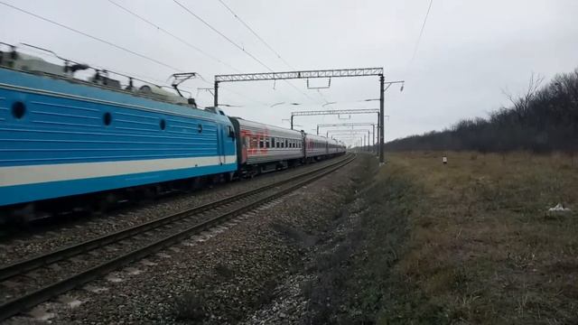 Электровоз ЭП1П-026 с поездом Кисловодск-Курск