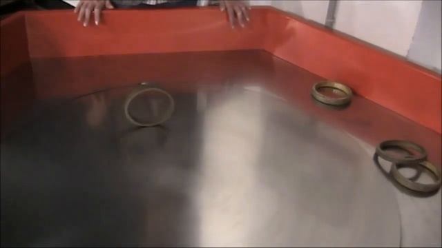 Кольцо катится по вращающемуся диску смотреть онлайн