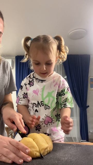 Ева готовит