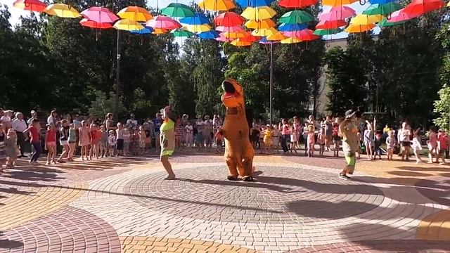 Динозавр на детском празднике в Мелитополе смотреть онлайн