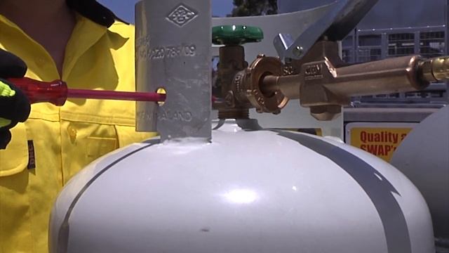 How to Fill a Gas Bottle - Elgas Decant Video смотреть онлайн