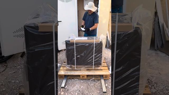 Распаковка стабилизатора напряжения для дома и солнечной станции смотреть онлайн