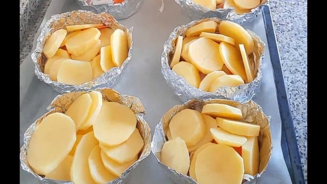 индейка с картошкой в самодельных горшочках 4K