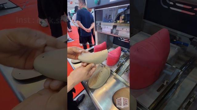 Здравствуйте, дорогие зрители! Сегодня я побывал на обувной выставке, больше информации в IG! смотреть онлайн