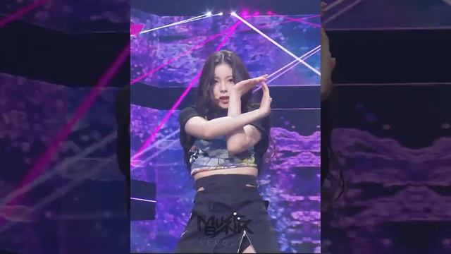 NMIXX(엔믹스) - 占 (TANK) [Music Bank] | KBS WORLD TV 220401 смотреть онлайн