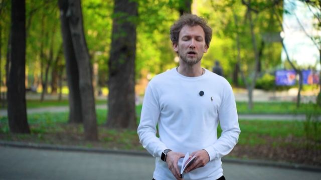 «Предосенние жаркие дни...» — стихотворение Романа Сорокина. #ПоэзияПобеды смотреть онлайн