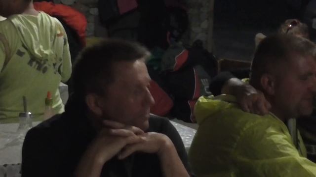 Песни под гитару и шахматы на парадроме Чегем у Марата смотреть онлайн