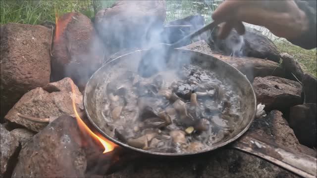 Жареная картошка с грибами. Витькина кухня смотреть онлайн