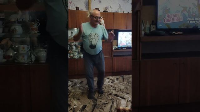 Зажгли в деревне. ЦЫГАНОЧКА . #танцы . #юмор #приколы По простому и от души ;!! смотреть онлайн