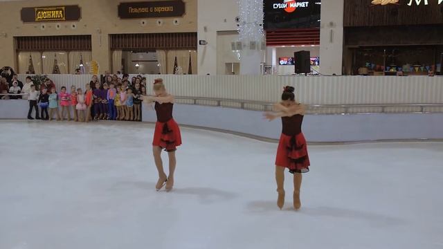 Десятова Кристина и Клементьева Кристина. ТЦ "МЕГА" смотреть онлайн