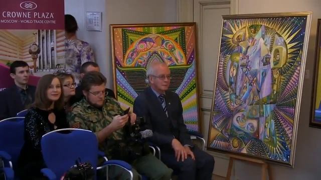 Показ мод на художественной выставке Тайны востока и Запада смотреть онлайн