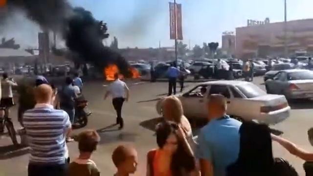Горит машина на парковке ТРК СБС (30.07.2014) смотреть онлайн