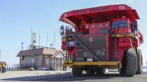 В лебединском карьере к работе приступили самые грузоподъёмные самосвалы в истории комбината