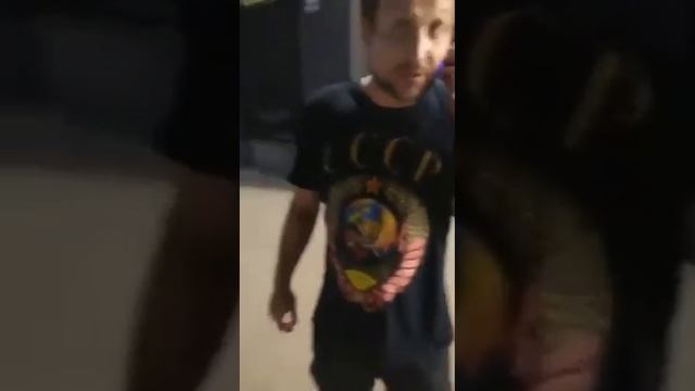 Хохол докопался до надписи СССР на футболке.

👉Russia 🇨🇳 Live