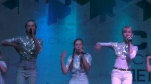 Заслуженный коллектив РФ "Соловушка" - Молодая Россия (Н. и И.Нужины)