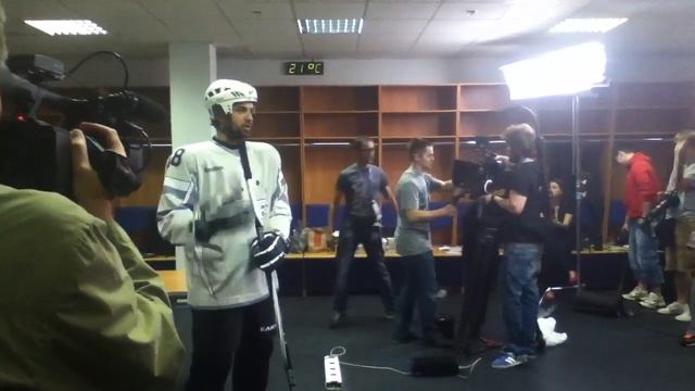 Лук в раздевалке. Sports.ru смотреть онлайн