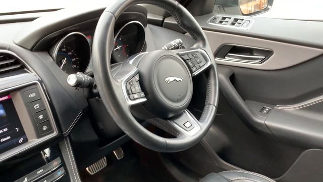 Jaguar F-PACE 2.0d R-Sport Auto смотреть онлайн