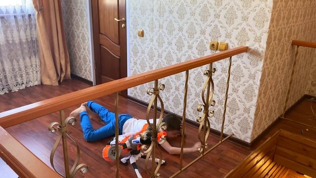 Nerf Game Сын против Папы Нужна Уборка смотреть онлайн