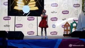 Алиса Кожикина — Сдай назад (VK Fest 2018)