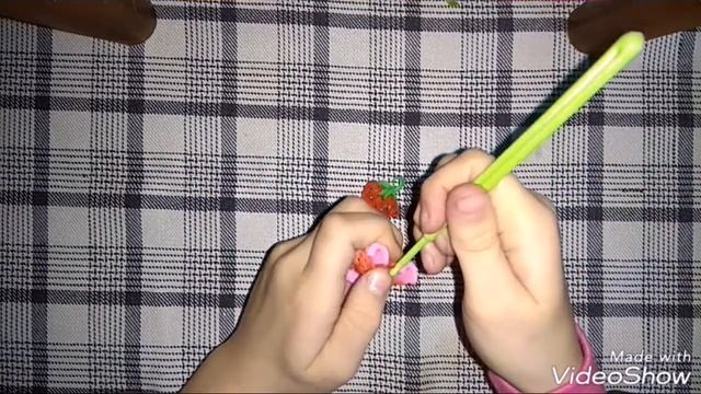 Клубничка из резинок