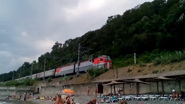 Проезжающие два поезда смотреть онлайн