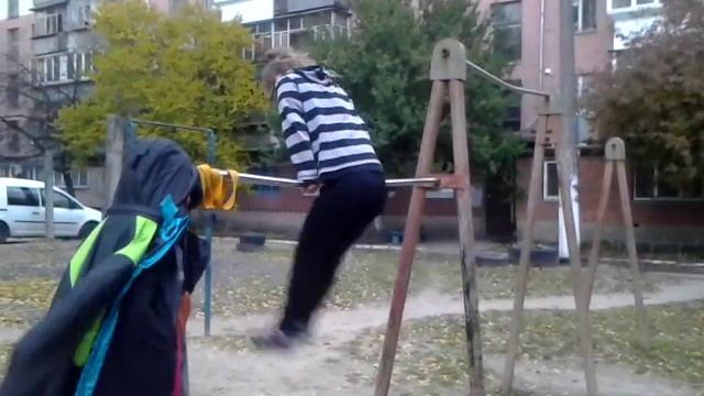 Хлопок заде на Турнике смотреть онлайн