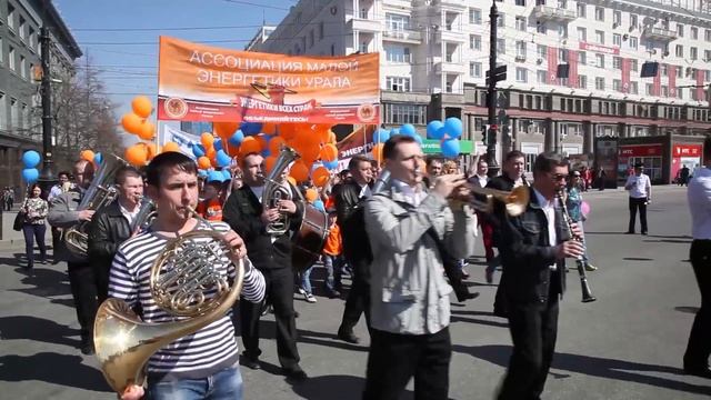 КРЕАТИВНЫЙ ПЕРВОМАЙ-2015 (новый облик верблюда Гриши) смотреть онлайн
