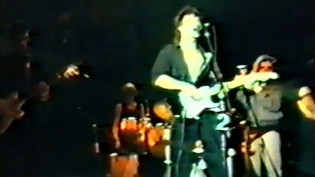 Виктор Цой - Мама, мы все сошли с ума (V рок-фестиваль) смотреть онлайн