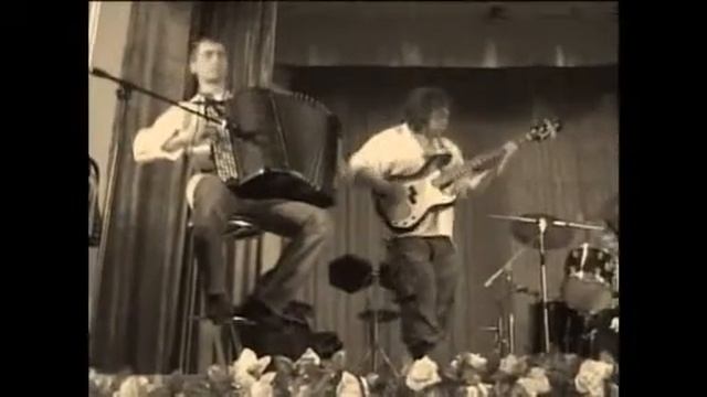 Хатка Пта...- ой, при лужку, при лужку.flv смотреть онлайн