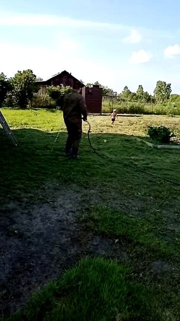 Игры с папой.) #приколы#развлечения#игры#деревня#природа#детство#дети#семьясуходуб#семья#счастье смотреть онлайн