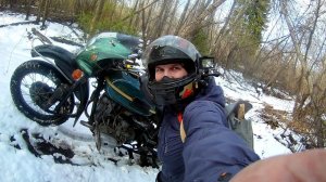 УРАЛ одиночка в весеннем лесу ,после снегопада, 1 мая 2023.