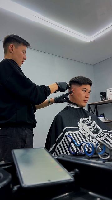 Barbershop – это не обычная мужская парикмахерская, а в первую очередь место, смотреть онлайн
