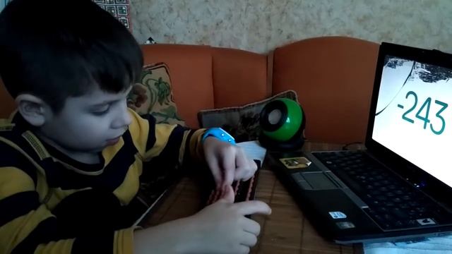 Ментальна арифметика. Тризначні числа на рахівницях смотреть онлайн