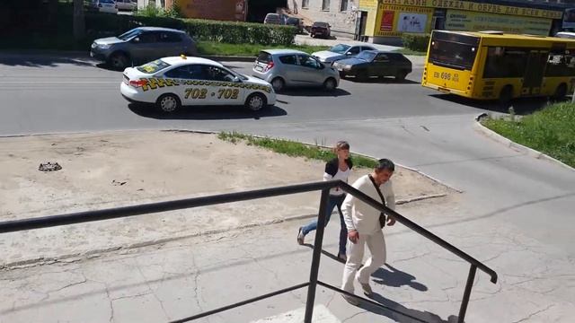 Лысый буянит смотреть онлайн