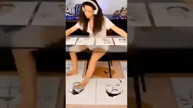 рисует руками и ногами смотреть онлайн