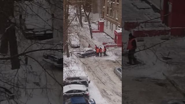 Как дворники снег с машины чистят. Часть2 смотреть онлайн