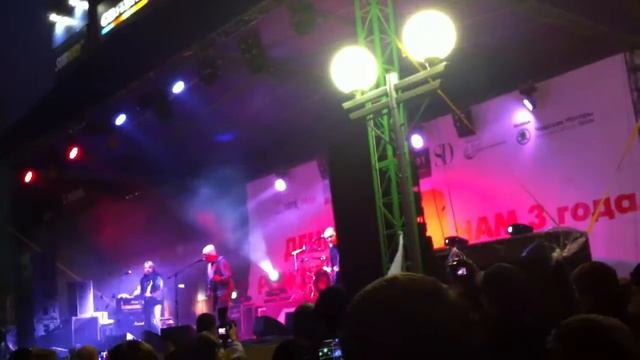 Выступление группы "Парк Горького" в ТЦ "СаниМарт" смотреть онлайн