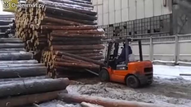 Суровый водитель погрузчика. Вот это прикол. Жесть. смотреть онлайн
