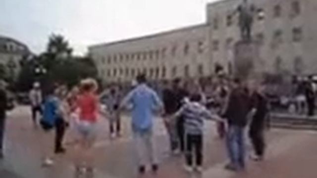 Флешмоб "день поцелуев" в Кировограде 06.07.11 смотреть онлайн