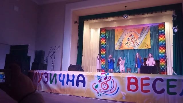 Ансамбль "Співочі краплинки" - "Мы танцуем джаз" смотреть онлайн