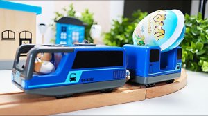 Деревянная железная дорога. Поезда на доставке сюрпризов