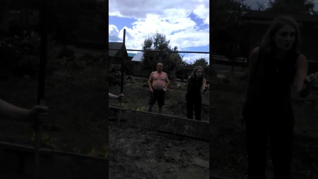 Армяне издеваются над пожилой женщиной и при этом чувствуют себя властелинами мира
