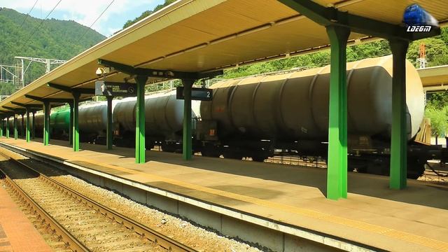 060-EA 40-0570-8 & Naveta de Cazane CFR MARFA Tanker Train in Gara Sinaia Station - 07 August 2017