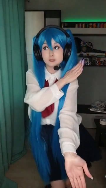 Макарена с сюрпризом #cosplay #vocaloid #miku