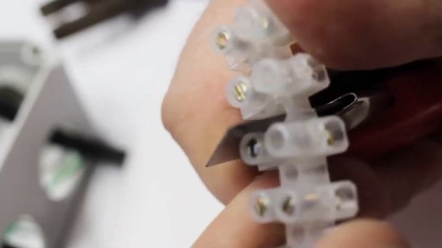 Как соединить провода в распределительной коробке смотреть онлайн