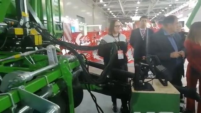 Денис Мантуров посетил стенд Колнаг на выставке Агросалон 2022 смотреть онлайн
