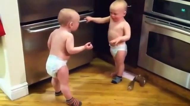 Мега прикол 2015. Разговор двух близнецов =) смотреть онлайн